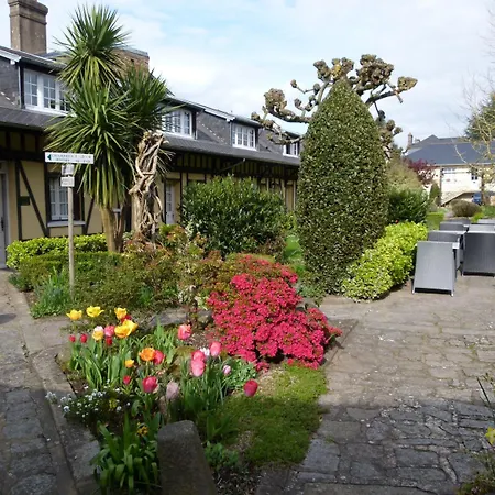 Otel Logis Hotel Restaurant De La Croix D'Or-Avranches 3*