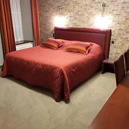 Logis Hotel Restaurant De La Croix D'Or-Avranches Otel 3*